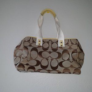 Coach Daisy Signature Tote Bag  Khaki tan